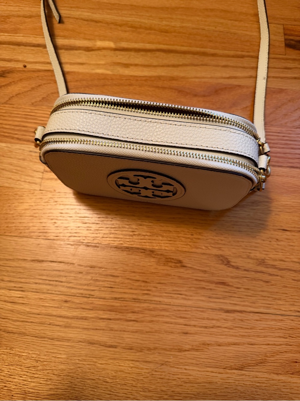 Tory Burch Cream Leather Logo Crossbody Camera Bag - Picture 3 of 7